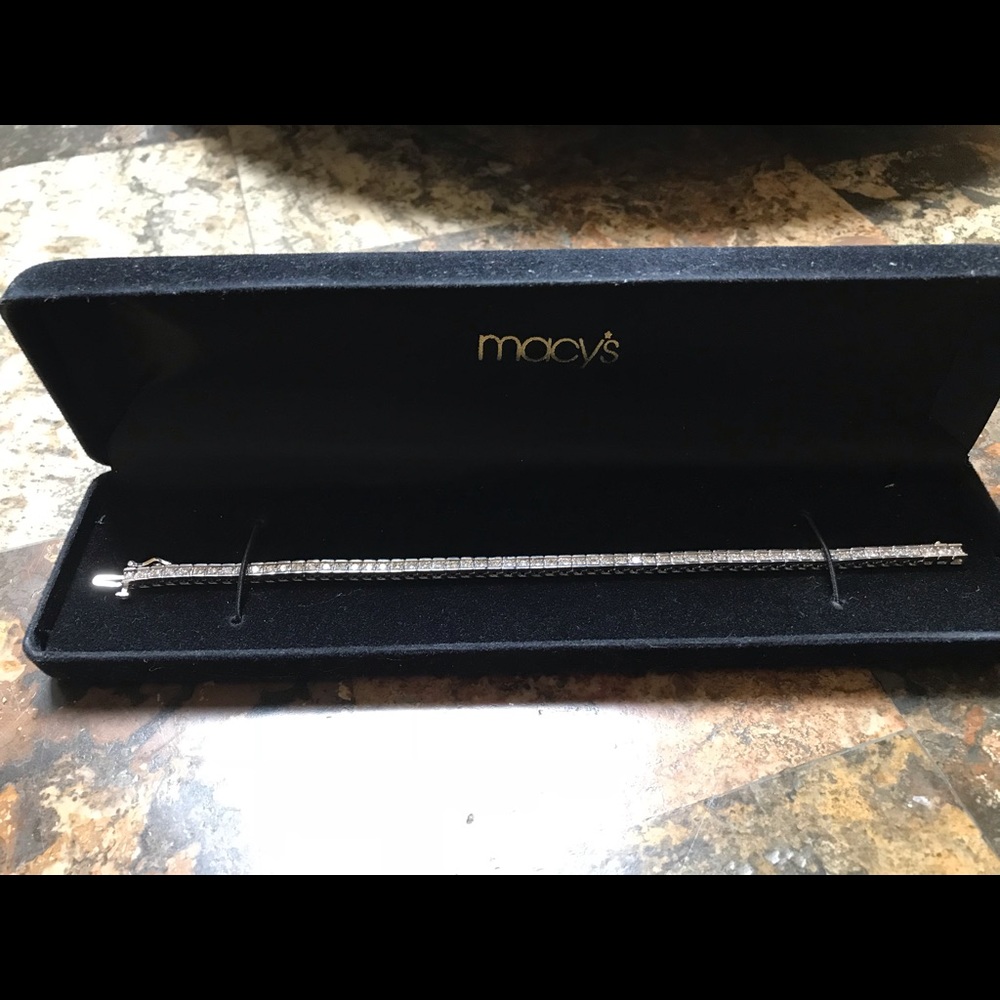 Diamond tennis bracelet